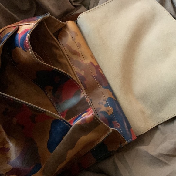 Patricia Nash cross body purse - Picture 3 of 3